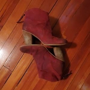 Burgundy ankle boots with tassel zip